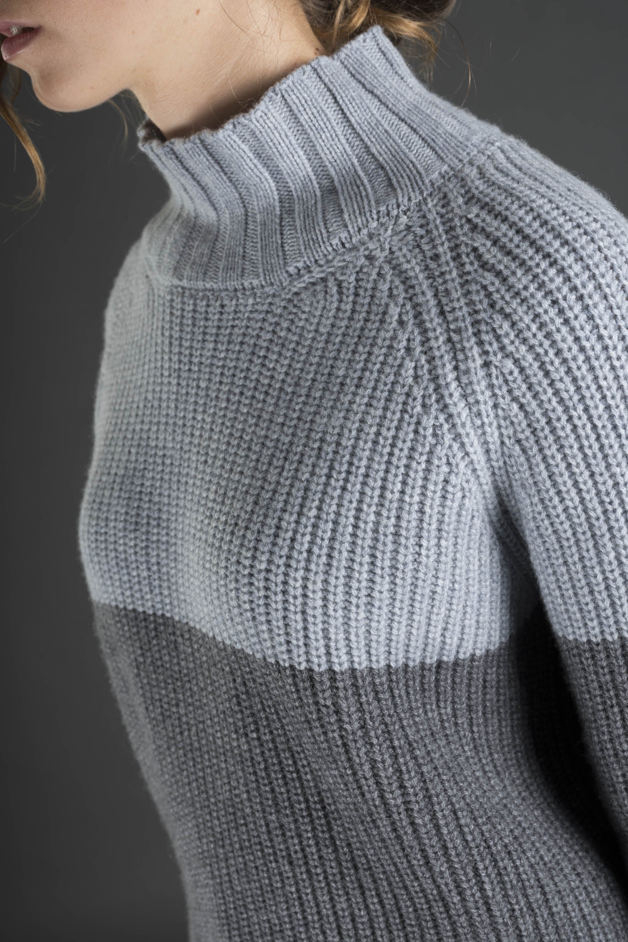 MOORER WOMEN'S LIGHT BLUE COLORBLOCK SWEATER