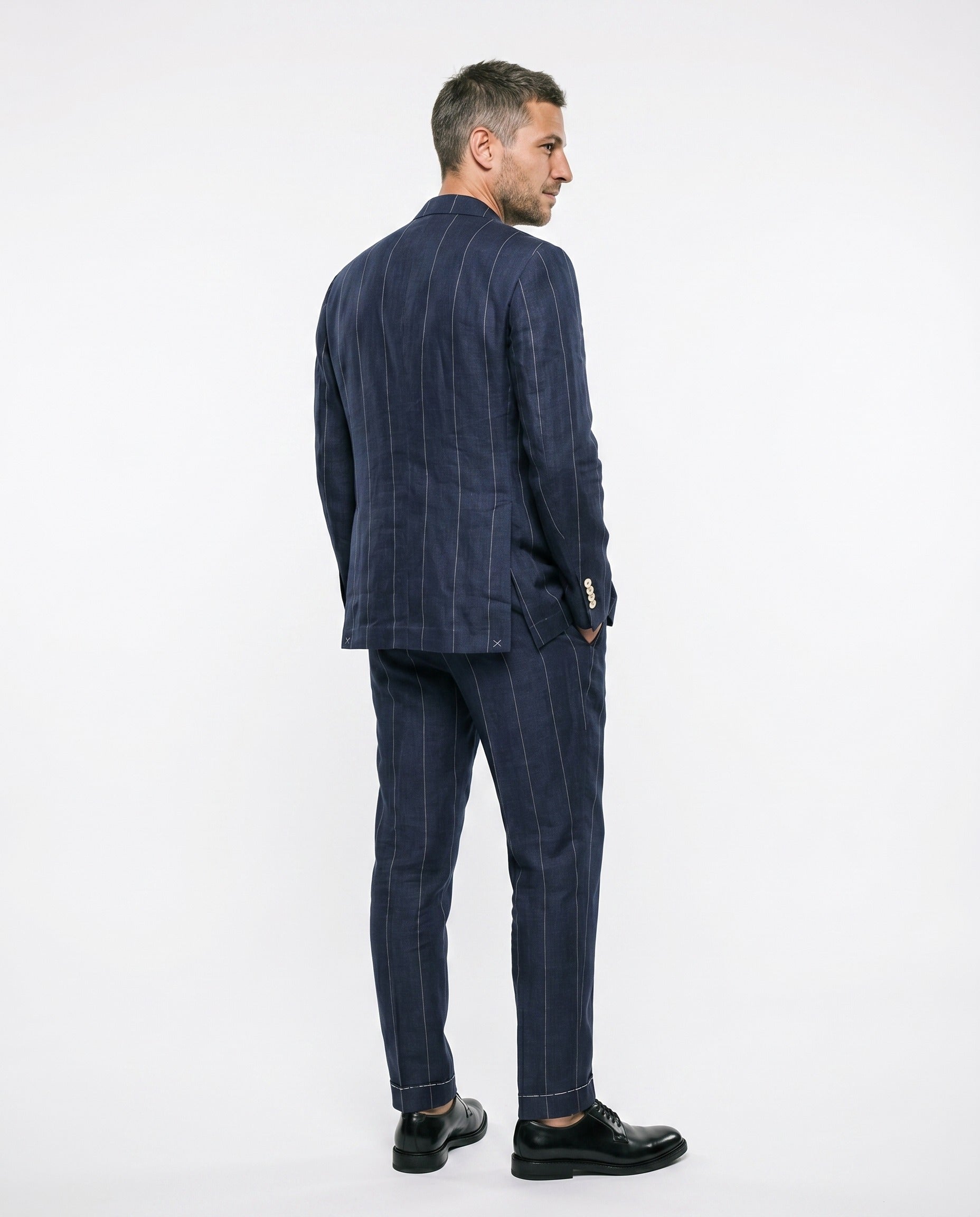 BRUNELLO CUCINELLI MEN'S NAVY LINEN STRIPED THREE-BUTTON SUIT