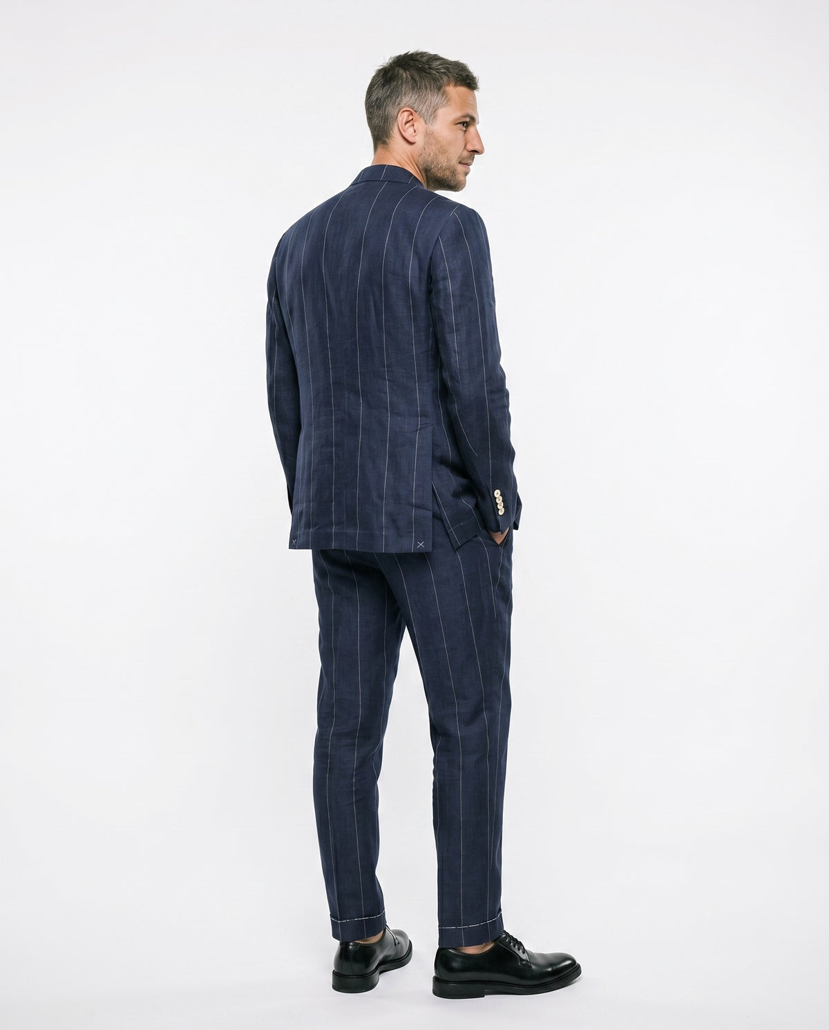 BRUNELLO CUCINELLI MEN'S NAVY STRIPED LINEN SUIT