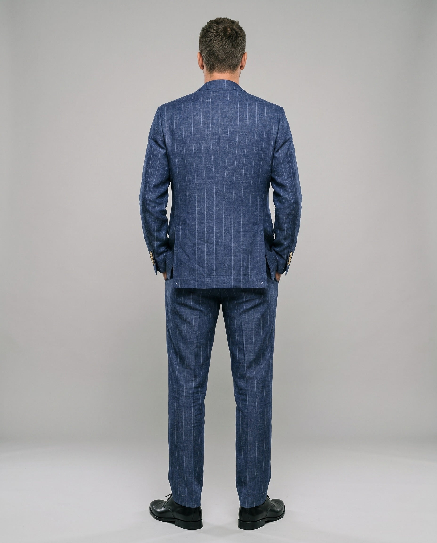 BRUNELLO CUCINELLI MEN'S BLUE VIRGIN WOOL PINSTRIPED SUIT
