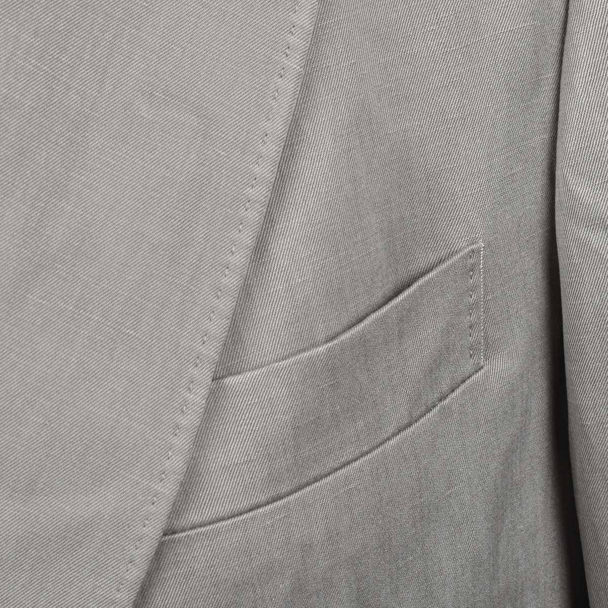 BRUNELLO CUCINELLI MEN'S LIGHT GREY SILK LINEN SUIT