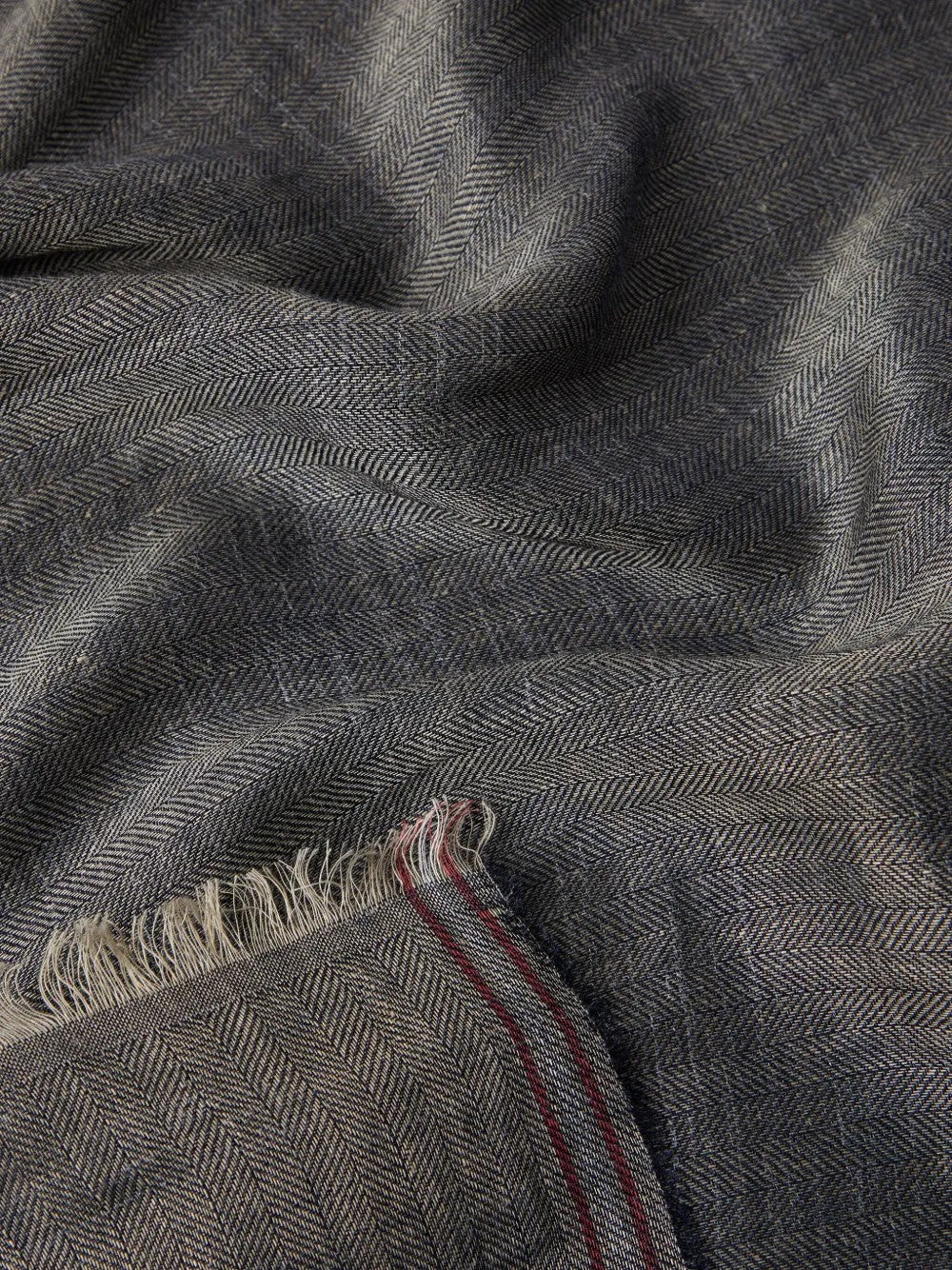 BRUNELLO CUCINELLI MEN'S NAVY RED LINEN SILK SCARF
