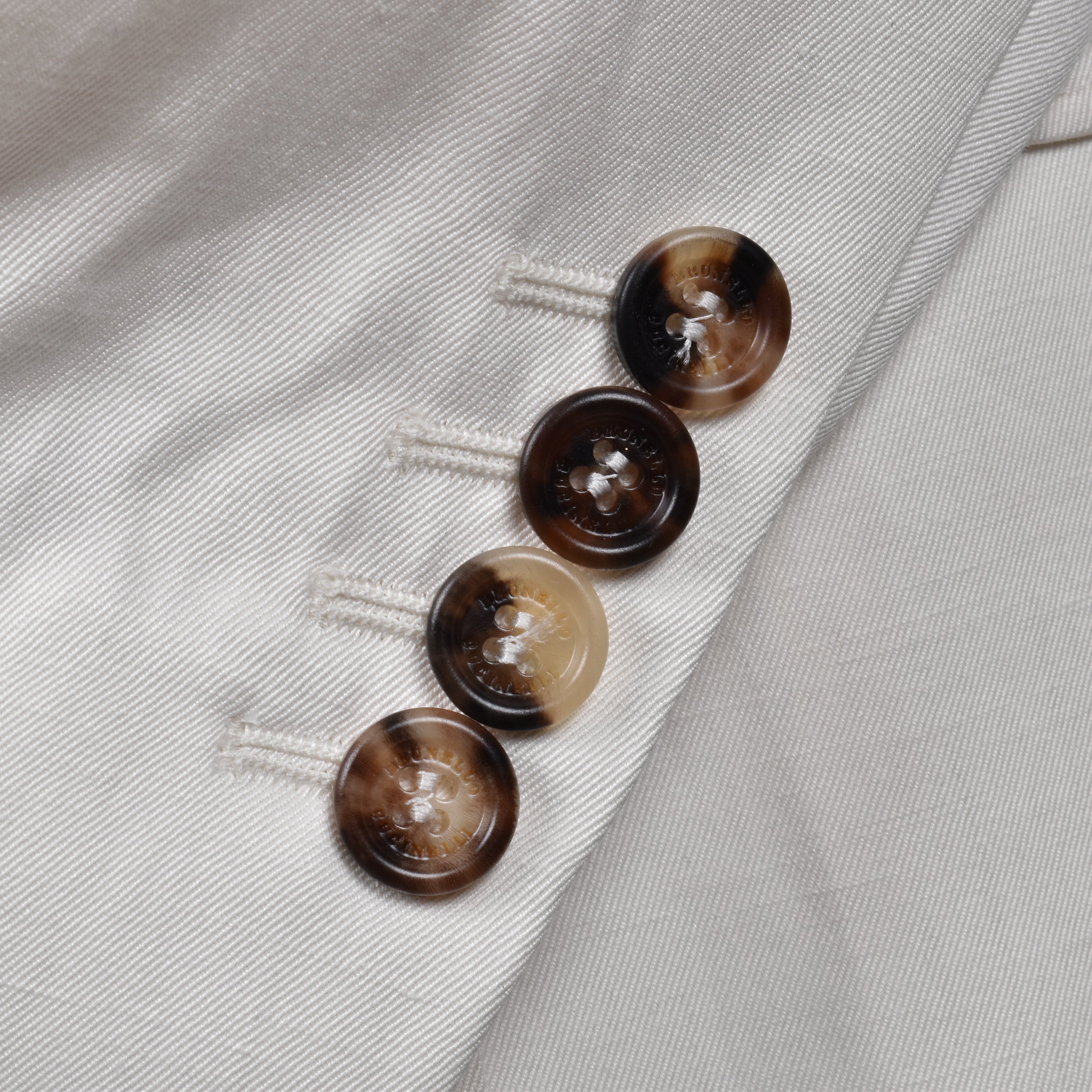 BRUNELLO CUCINELLI MEN'S OFF-WHITE SILK BLEND DOUBLE-BREASTED BLAZER