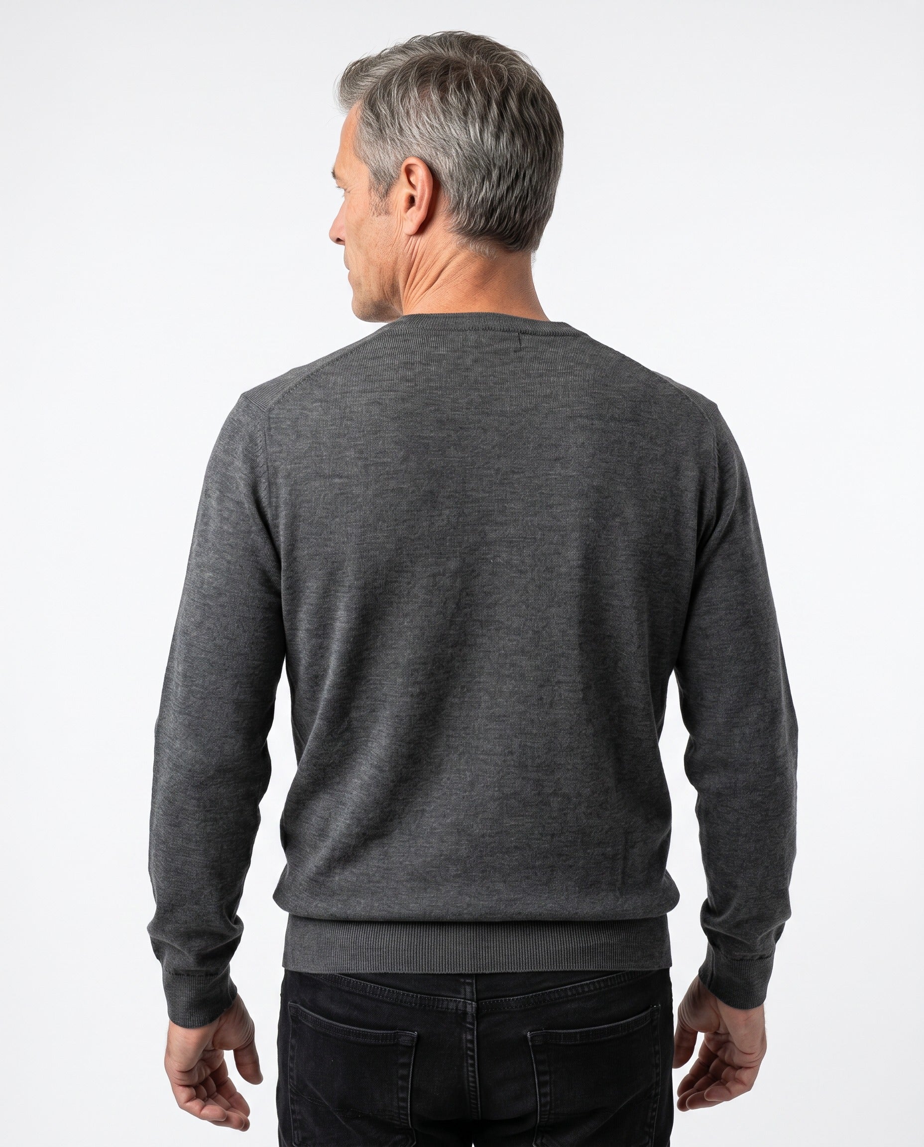 BRUNELLO CUCINELLI MEN'S GRAY VIRGIN WOOL V-NECK SWEATER