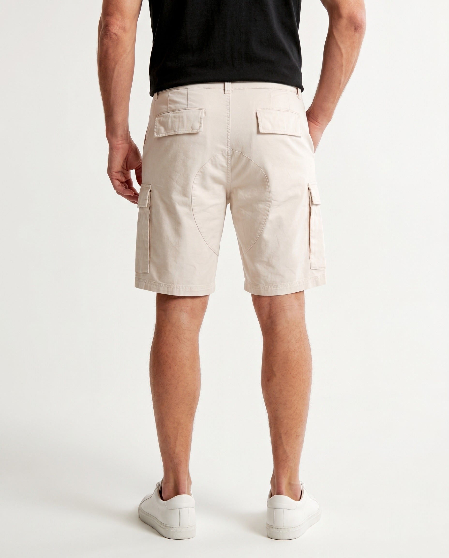 BRUNELLO CUCINELLI MEN'S OFF WHITE CARGO STYLE SHORTS