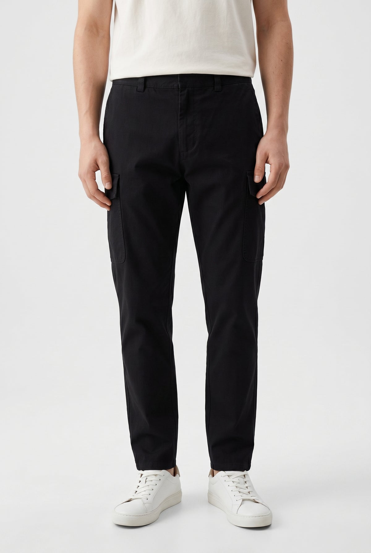 BRUNELLO CUCINELLI MEN'S BLACK COTTON CARGO TROUSERS
