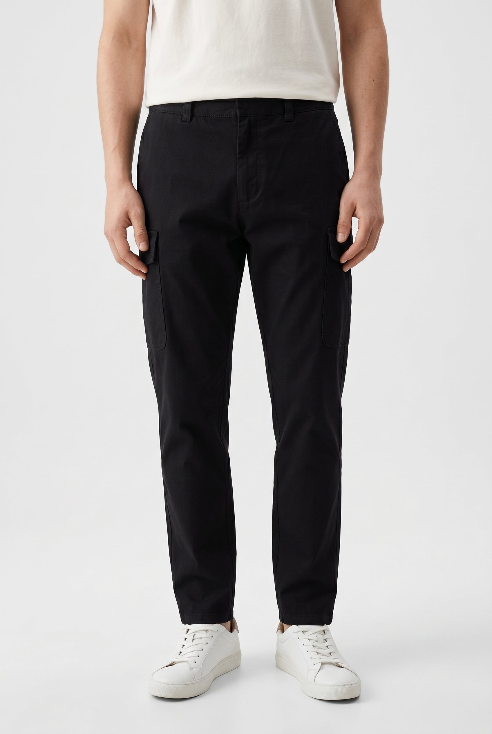 BRUNELLO CUCINELLI MEN'S BLACK COTTON CARGO TROUSERS