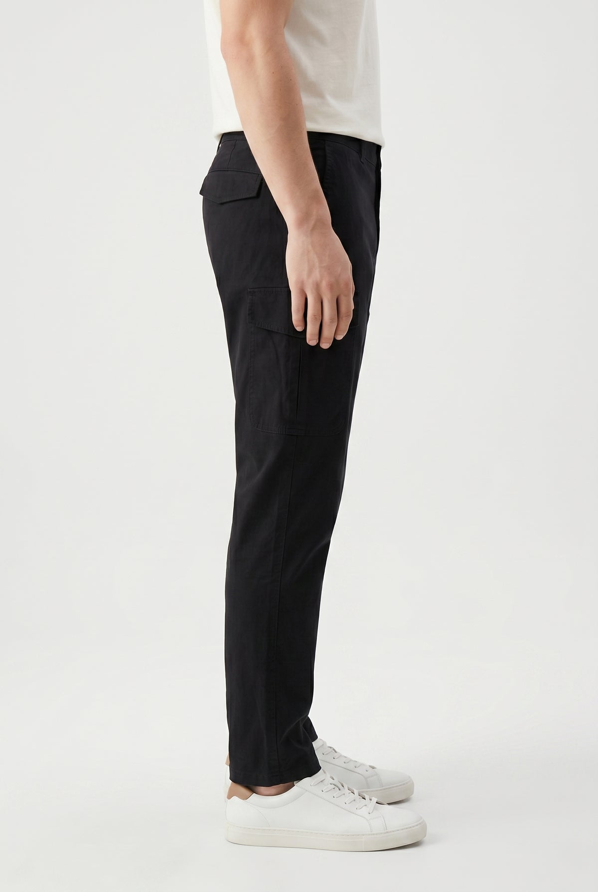 BRUNELLO CUCINELLI MEN'S BLACK COTTON CARGO TROUSERS