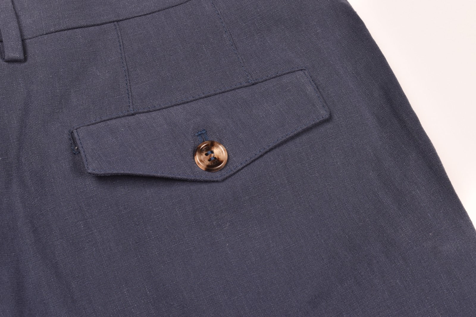 BRUNELLO CUCINELLI MEN'S BLUE LINEN TAILORED TROUSERS
