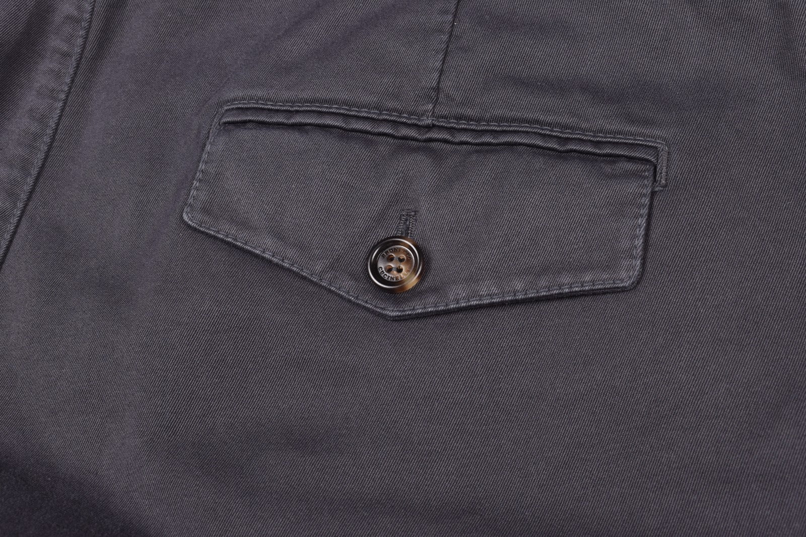 BRUNELLO CUCINELLI MEN'S DARK GREY PLEATED TROUSERS