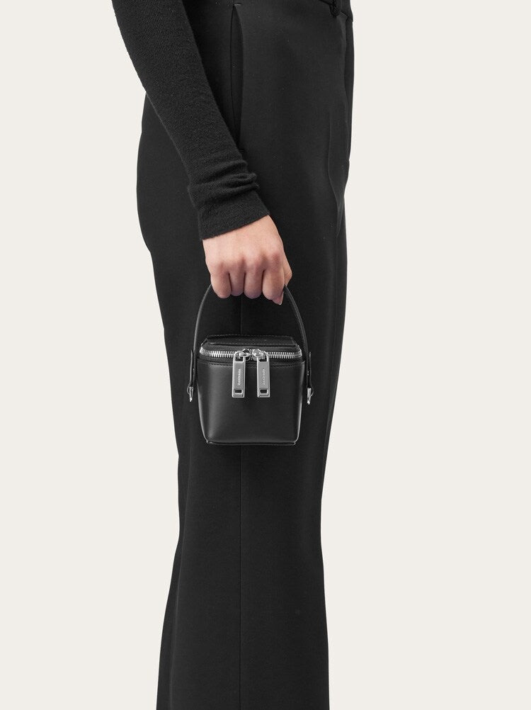 FERRAGAMO WOMEN'S BLACK CALF LEATHER BAG