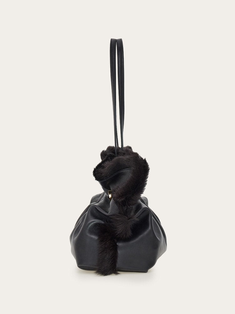 FERRAGAMO WOMEN'S BLACK CALF LEATHER BAG