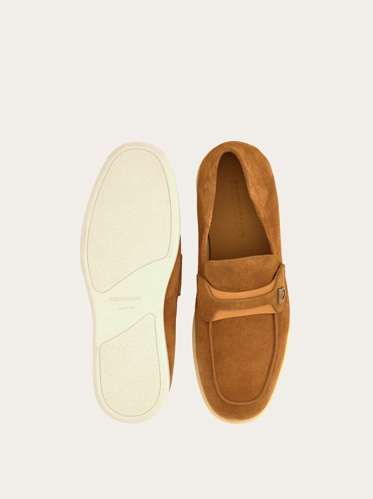 FERRAGAMO MEN'S TAN SUEDE LEATHER LOAFERS