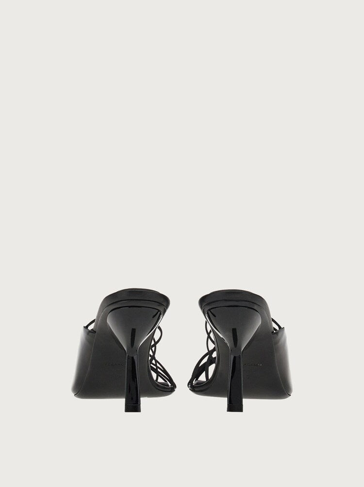 FERRAGAMO WOMEN'S BLACK CALF LEATHER SANDALS