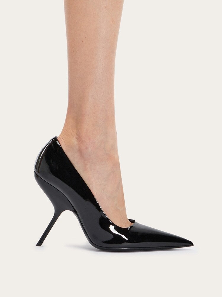FERRAGAMO WOMEN'S BLACK PATENT LEATHER SHOES