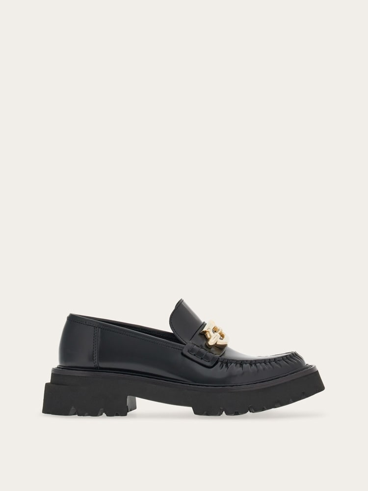FERRAGAMO WOMEN'S BLACK CALF LEATHER LOAFERS