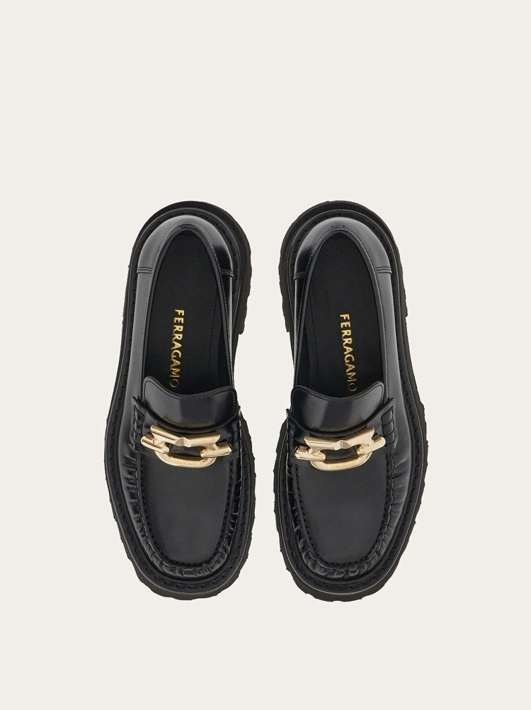 FERRAGAMO WOMEN'S BLACK CALF LEATHER LOAFERS