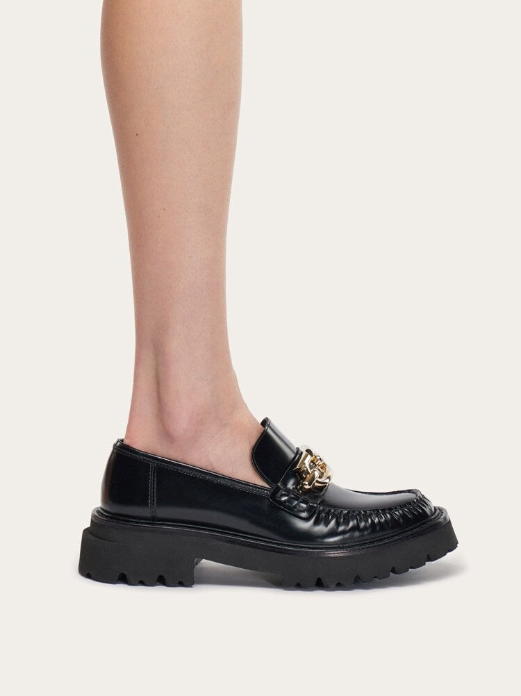 FERRAGAMO WOMEN'S BLACK CALF LEATHER LOAFERS