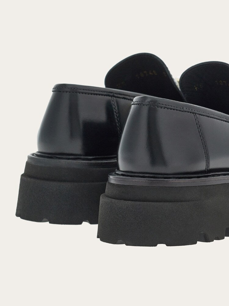 FERRAGAMO WOMEN'S BLACK CALF LEATHER LOAFERS