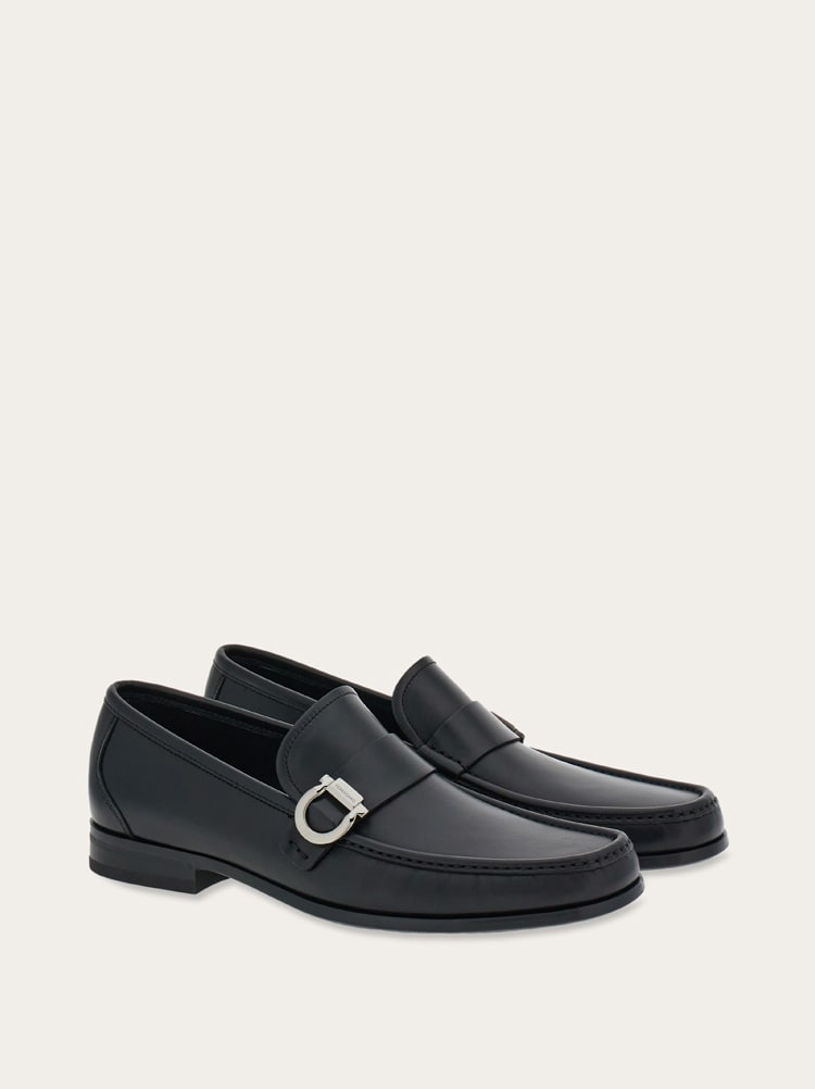 FERRAGAMO MEN'S BLACK CALF LEATHER LOAFERS