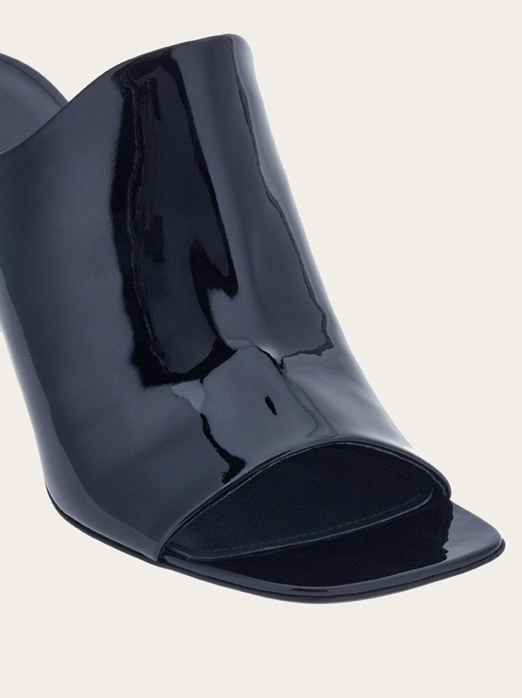 FERRAGAMO WOMEN'S BLACK PATENT LEATHER MULES