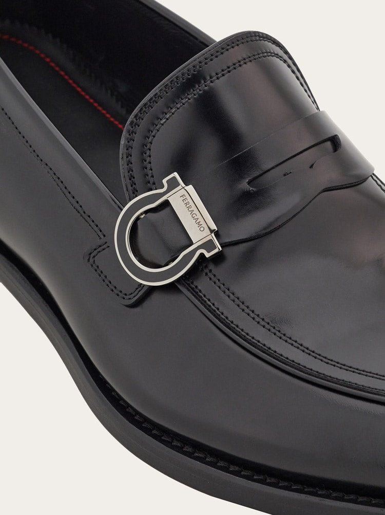 FERRAGAMO MEN'S BLACK CALF LEATHER LOAFERS