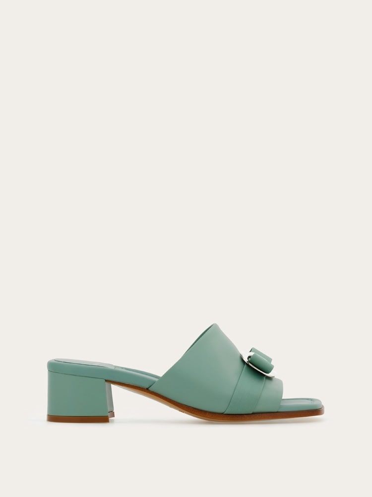 FERRAGAMO WOMEN'S GREEN LAMB LEATHER SANDALS
