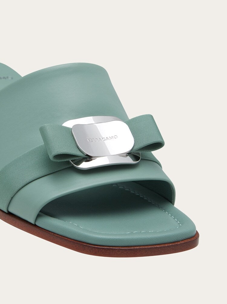 FERRAGAMO WOMEN'S GREEN LAMB LEATHER SANDALS