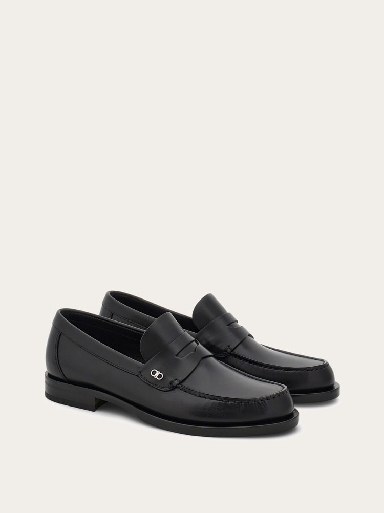 FERRAGAMO MEN'S BLACK CALF LEATHER LOAFERS