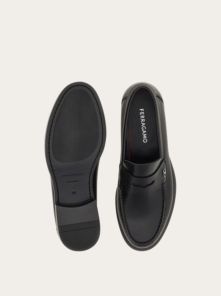 FERRAGAMO MEN'S BLACK CALF LEATHER LOAFERS