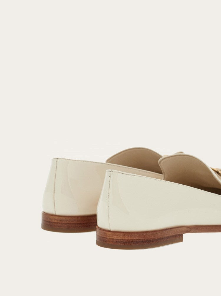 FERRAGAMO WOMEN'S OFF WHITE PATENT LEATHER SHOES
