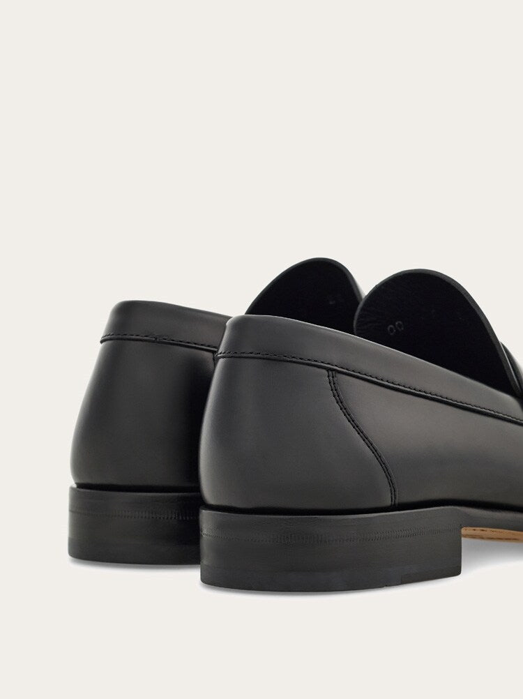 FERRAGAMO MEN'S BLACK CALF LEATHER LOAFERS
