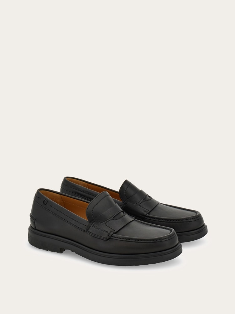 FERRAGAMO MEN'S BLACK LEATHER PENNY LOAFERS