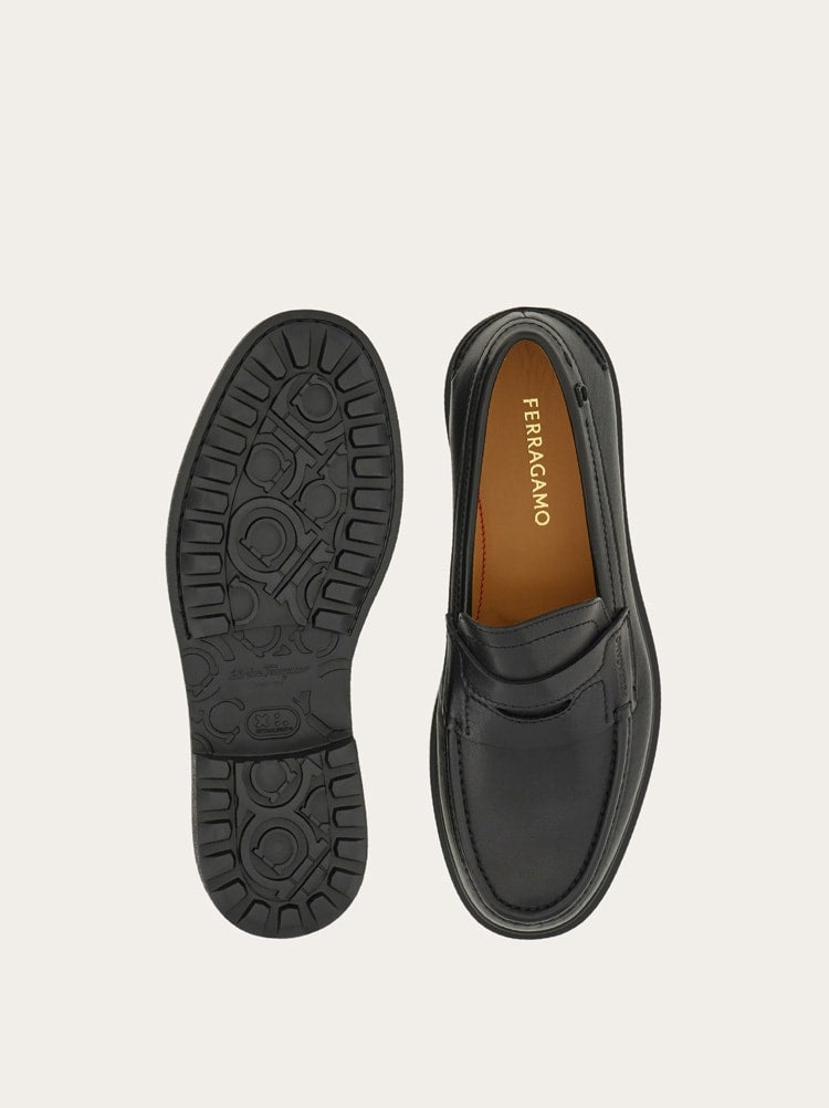 FERRAGAMO MEN'S BLACK LEATHER PENNY LOAFERS