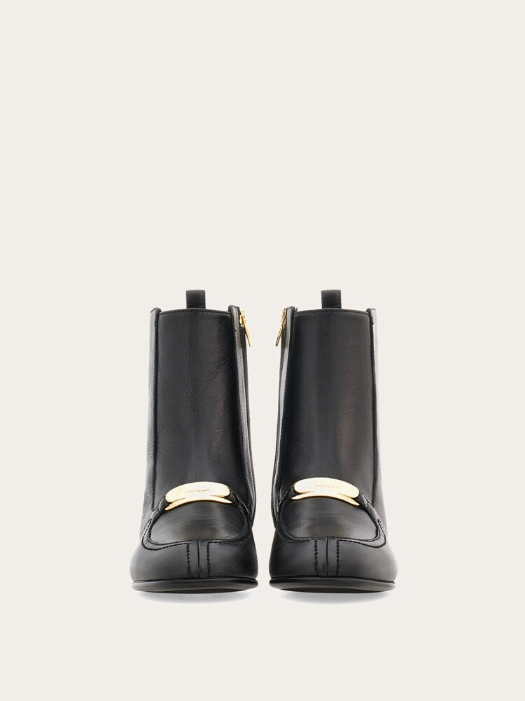 FERRAGAMO WOMEN'S BLACK CALF LEATHER BOOTS