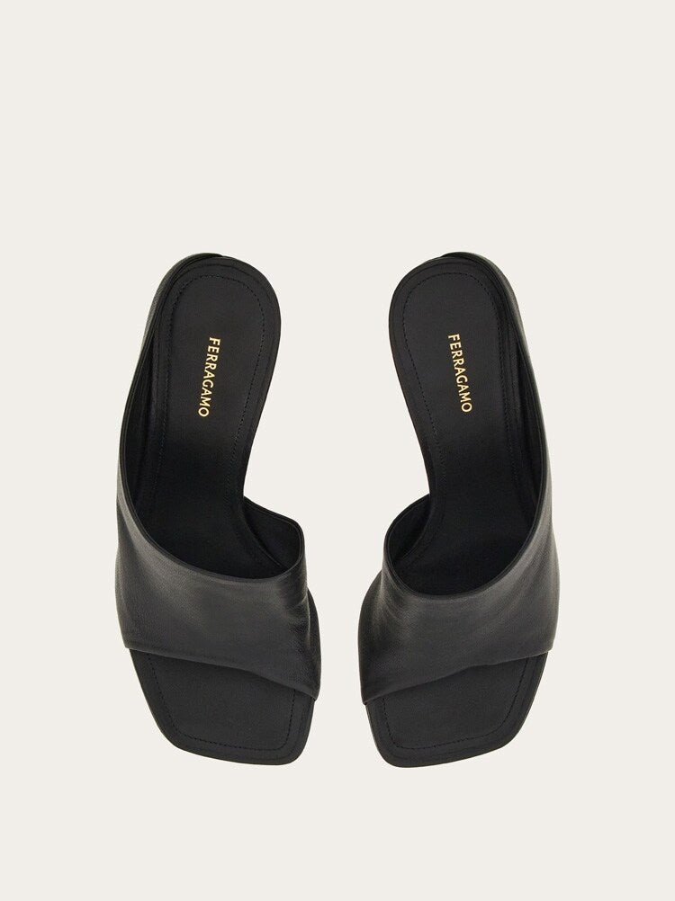 FERRAGAMO WOMEN'S BLACK LAMBSKIN MULE SHOES