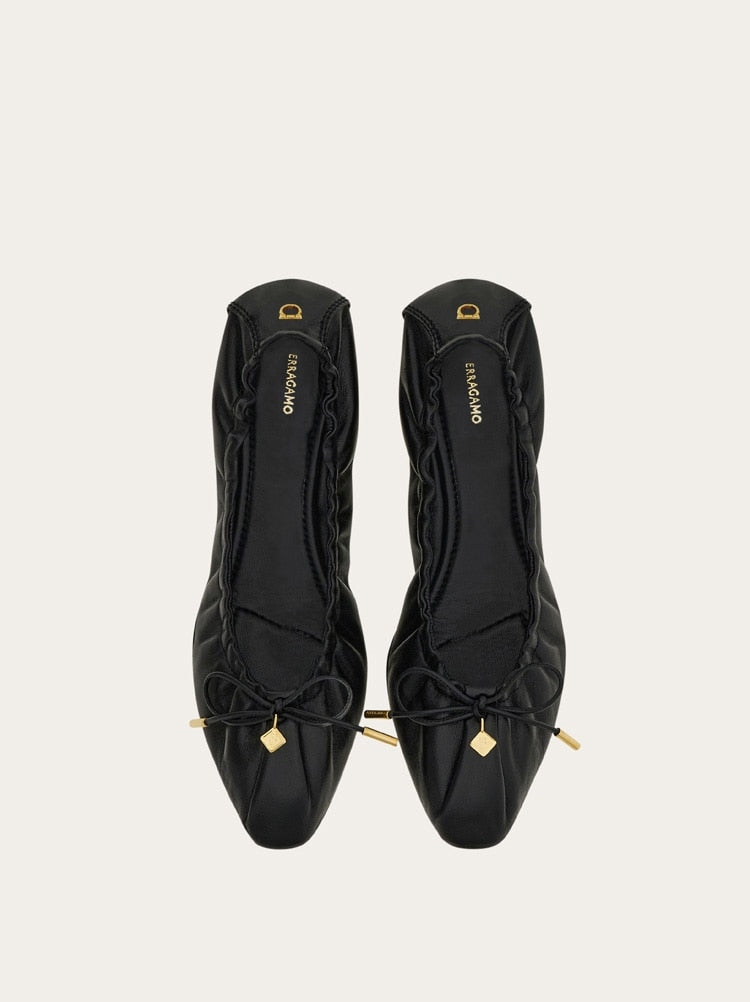 FERRAGAMO WOMEN'S BLACK LAMBSKIN BALLET FLATS