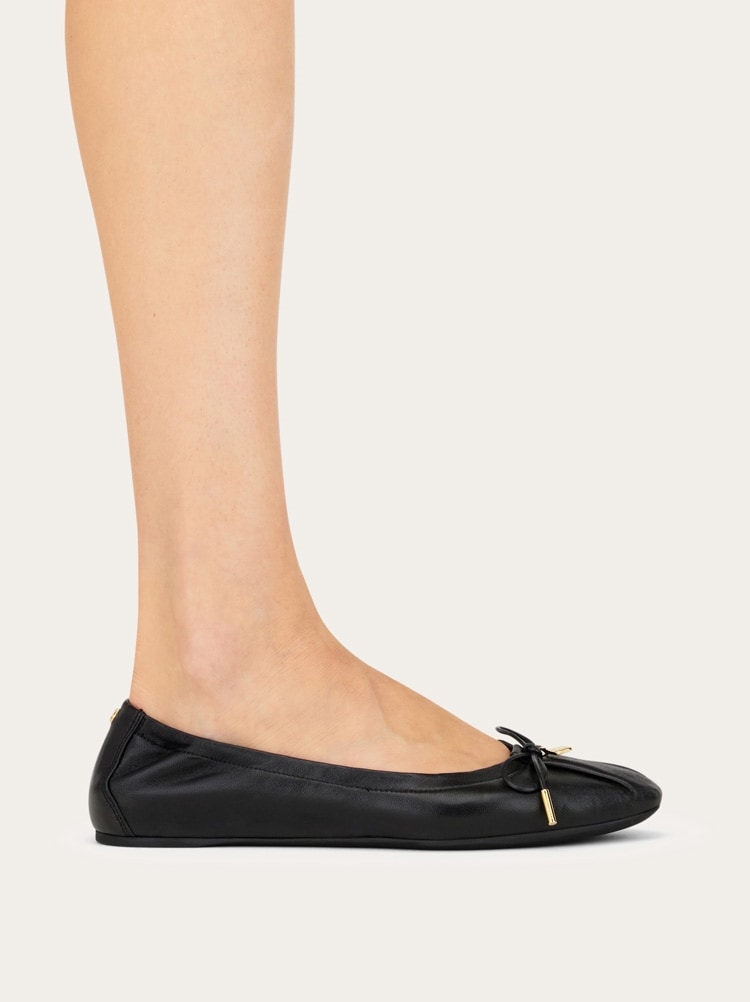 FERRAGAMO WOMEN'S BLACK LAMBSKIN BALLET FLATS