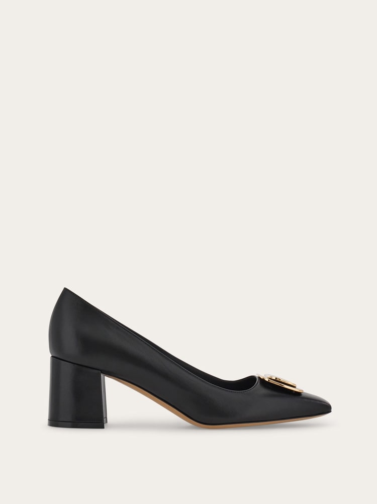 FERRAGAMO WOMEN'S BLACK GOAT LEATHER PUMPS
