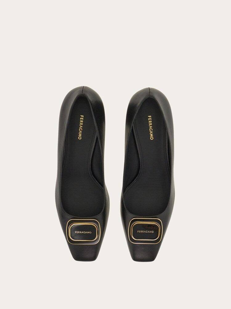 FERRAGAMO WOMEN'S BLACK GOAT LEATHER PUMPS