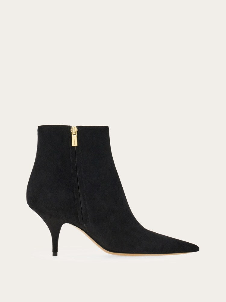 FERRAGAMO WOMEN'S BLACK GOAT LEATHER ANKLE BOOTS