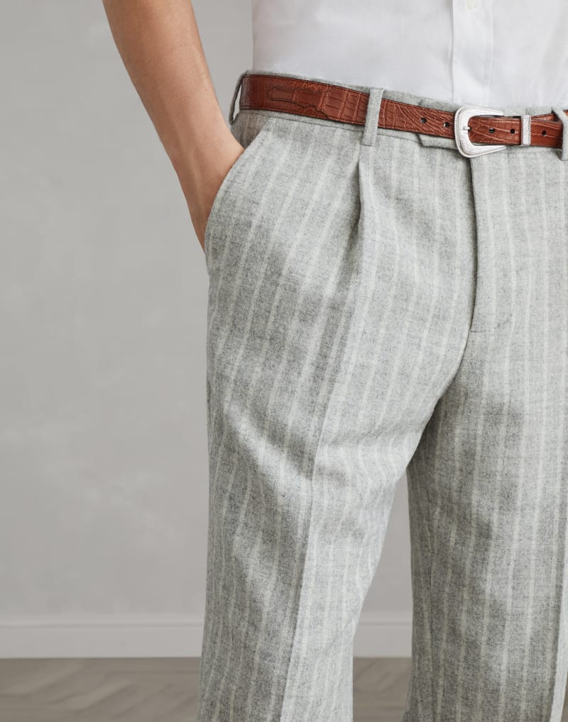 BRUNELLO CUCINELLI MEN'S LIGHT GREY WOOL BLEND TROUSERS