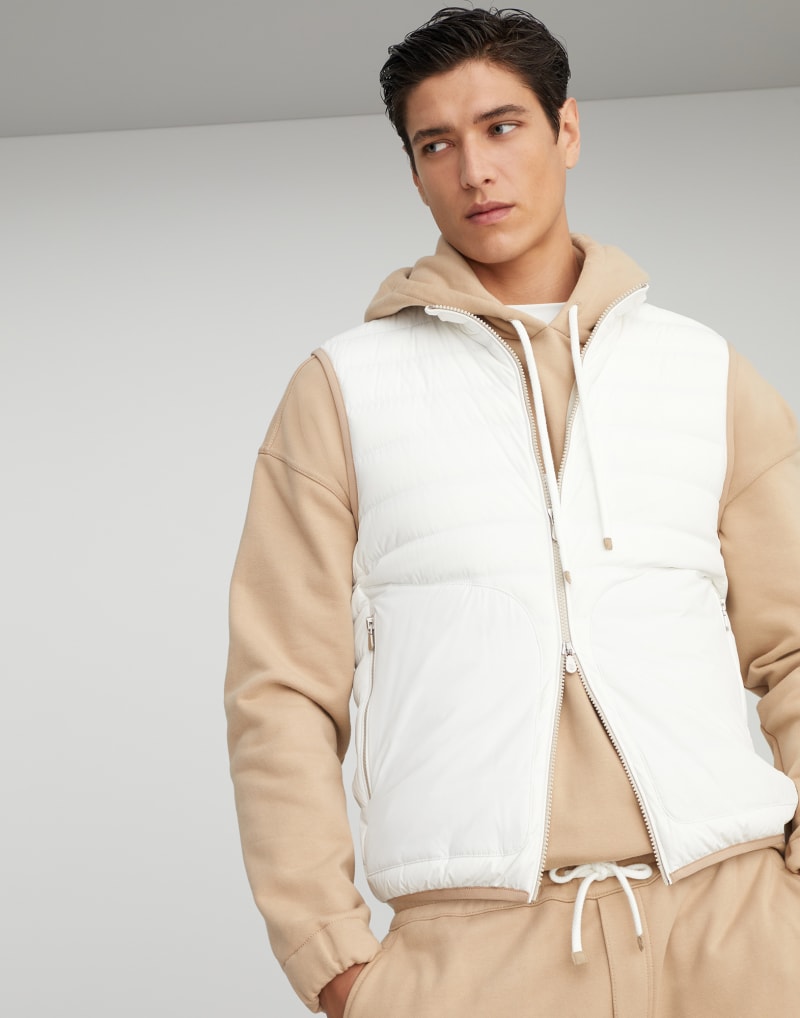 BRUNELLO CUCINELLI MEN'S WHITE QUILTED SLEEVELESS JACKET