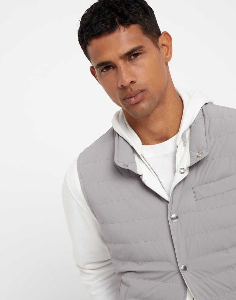 BRUNELLO CUCINELLI MEN'S LIGHT GREY QUILTED VEST