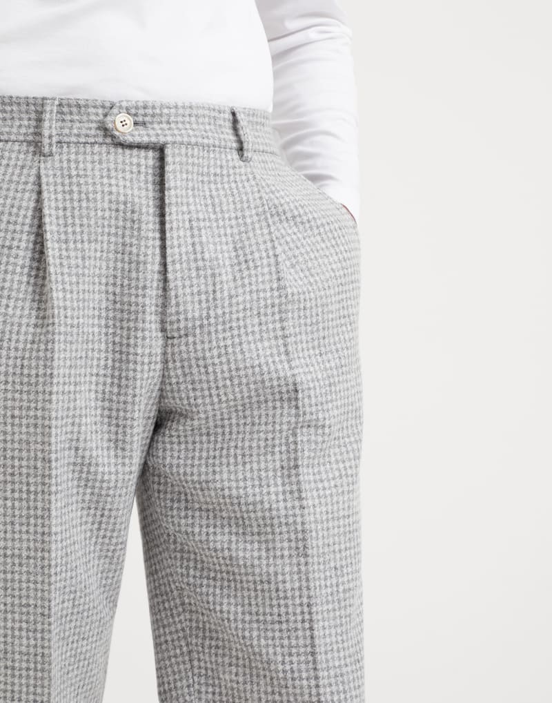 BRUNELLO CUCINELLI MEN'S LIGHT GREY WOOL BLEND TROUSERS