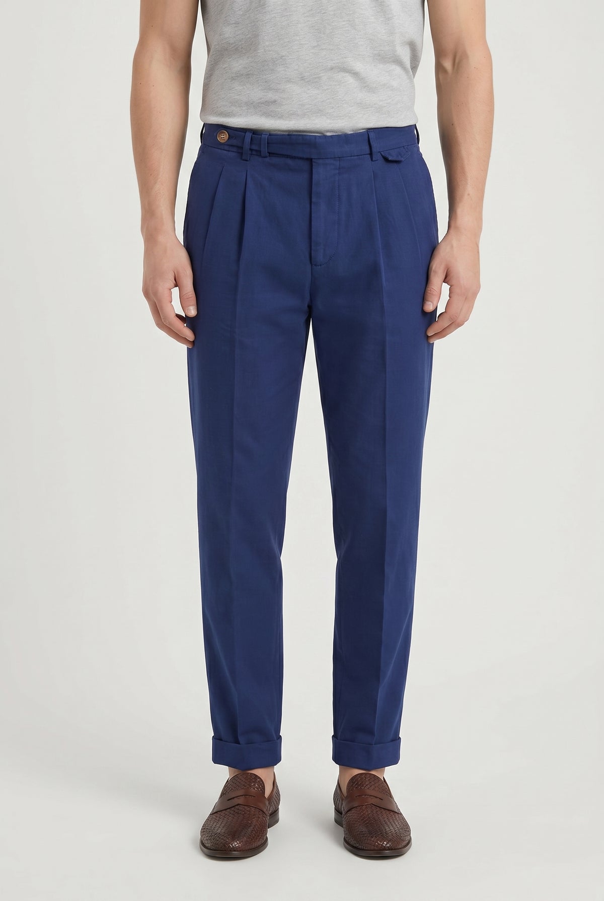 BRUNELLO CUCINELLI MEN'S BLUE PLEATED COTTON TROUSERS