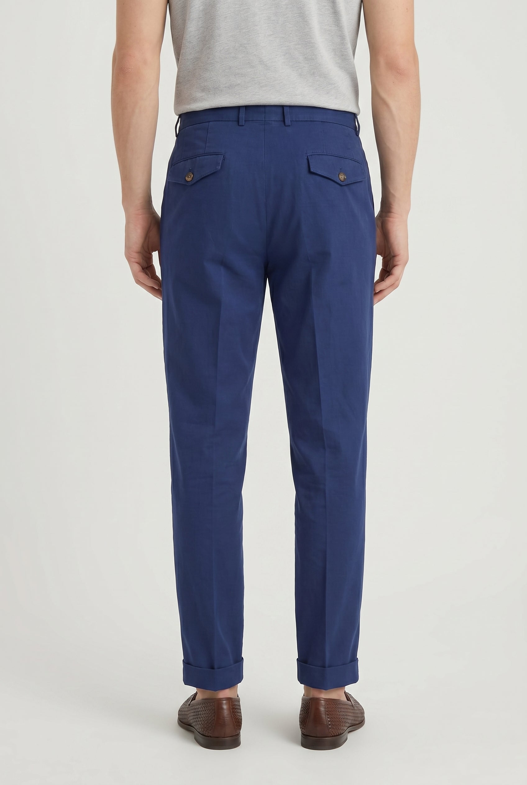 BRUNELLO CUCINELLI MEN'S BLUE PLEATED COTTON TROUSERS
