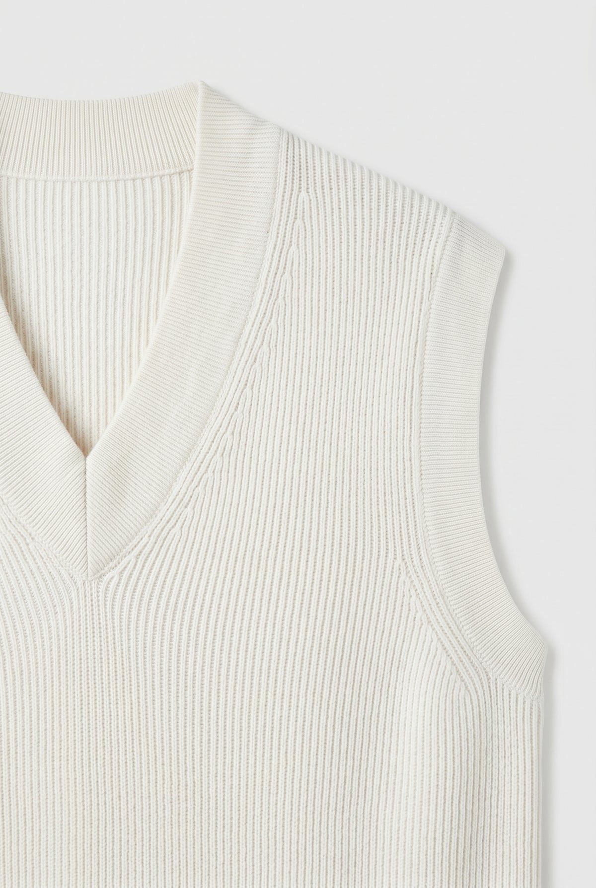 BRUNELLO CUCINELLI MEN'S OFF WHITE RIBBED COTTON VEST