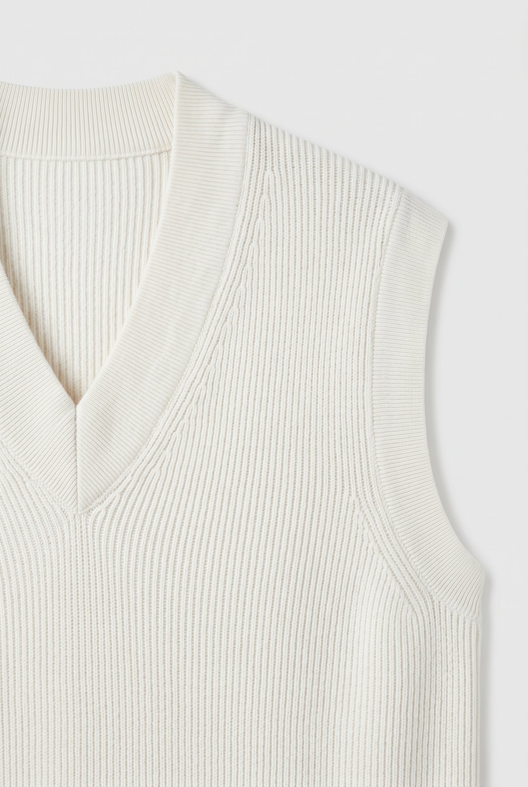 BRUNELLO CUCINELLI MEN'S OFF WHITE RIBBED COTTON VEST