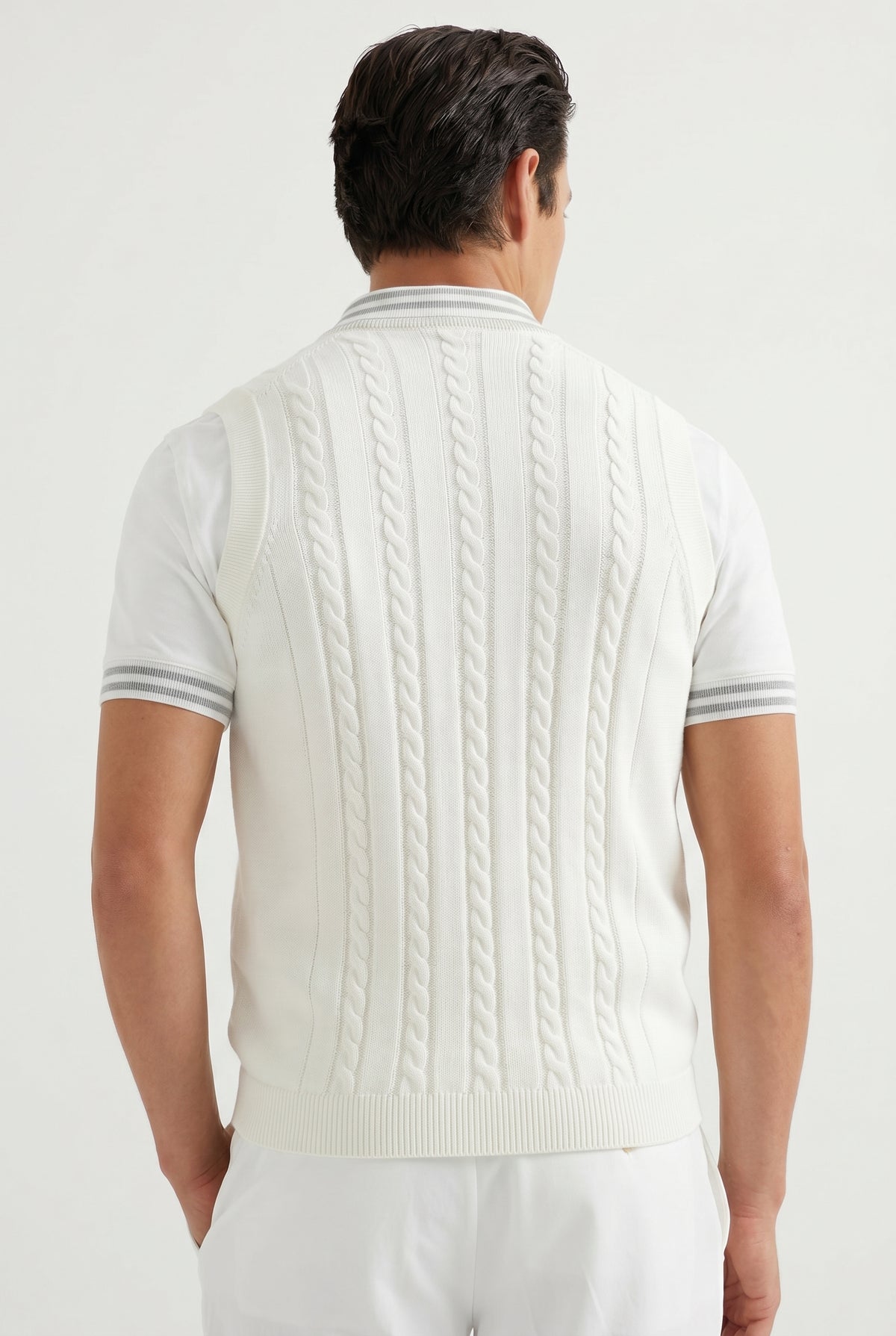 BRUNELLO CUCINELLI MEN'S WHITE CABLE KNIT VEST
